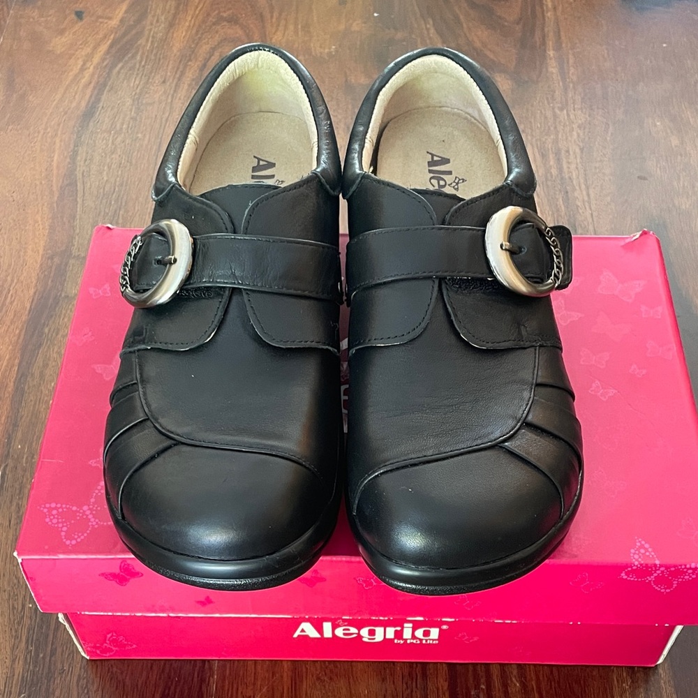Alegria Women’s Black Leather Buckle Strap Shoes in box sz8